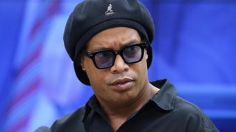 Ronaldinho nega ter tentado deixar o país para não depor na CPI das Pirâmides Financeiras