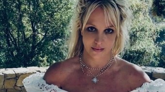 Dieta da água, adotada por Britney Spears, traz riscos à saúde e não é recomendada, alertam especialistas