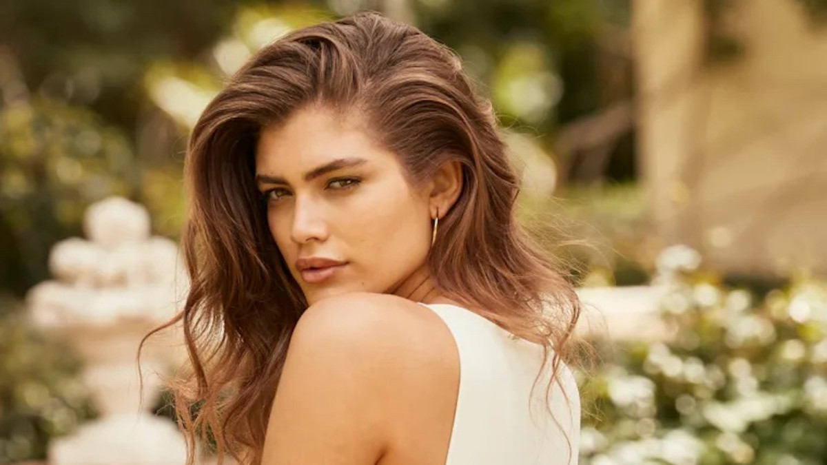 8 Incredible Photos of the Beautiful Valentina Sampaio in Florida