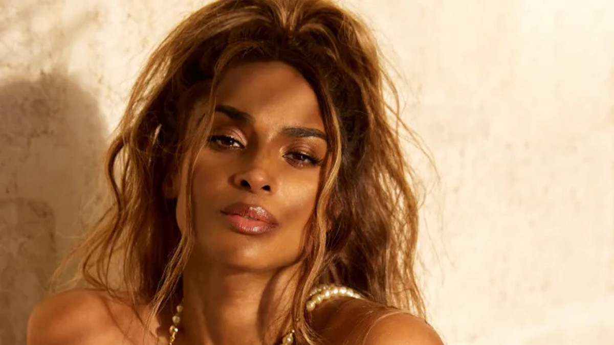 8 Unmissable Photos of Stunning SI Swim Cover Model Ciara in Barbados