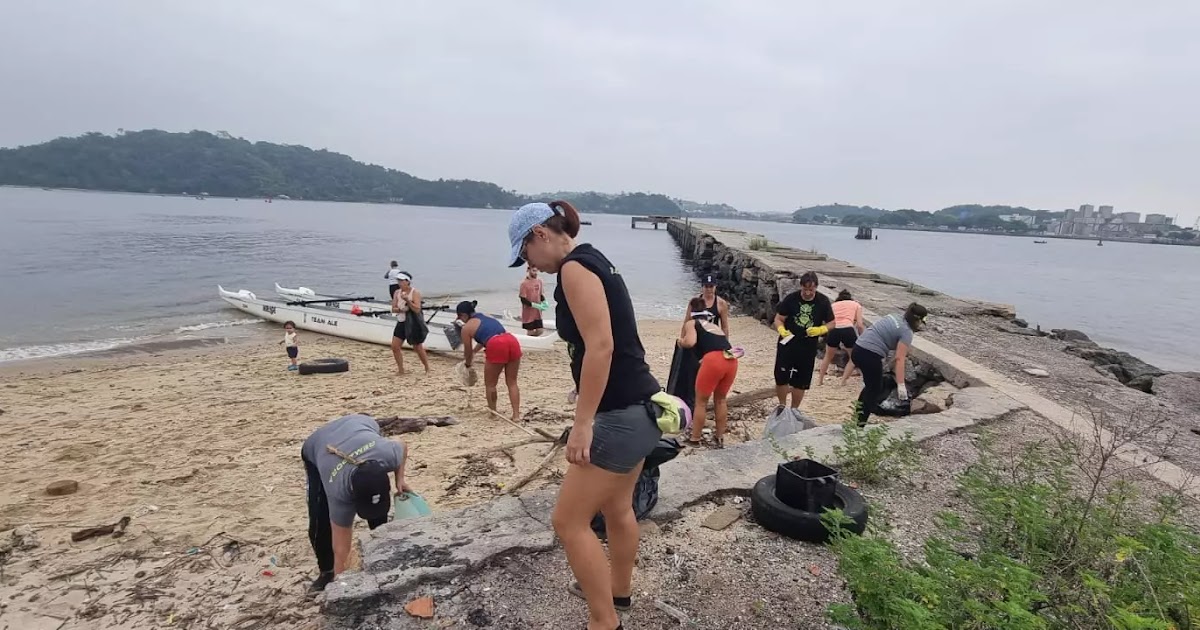 Moradores da Ilha do Governador se unem para limpar ilha abandonada na Baía de Guanabara