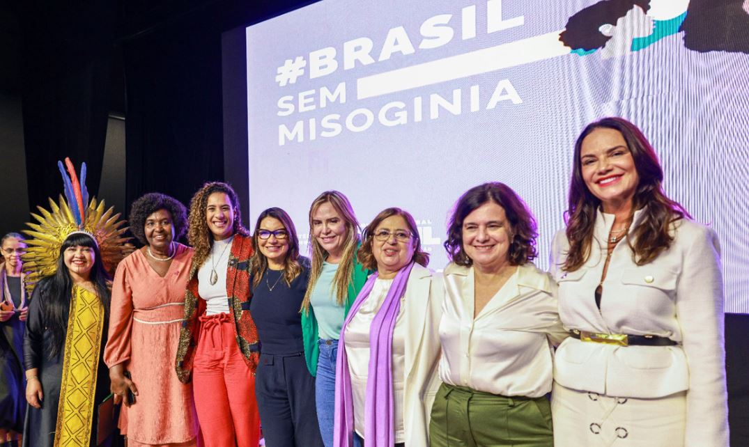 Governo lança programa ‘Brasil sem Misoginia’, e Janja quer criminalizar “ataques” nas redes sociais