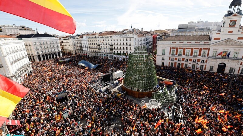 Espanha levanta-se, Portugal amouxa