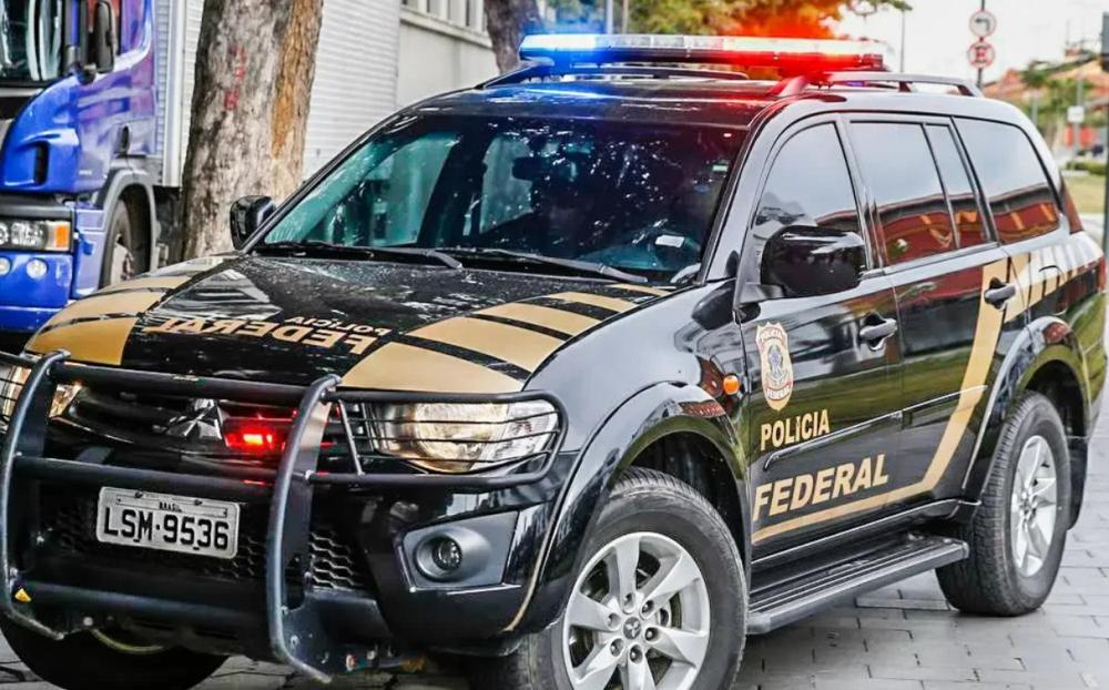 Megaoperação da PF cumpre mandados contra grupo que vendeu 43 mil armas para PCC e CV