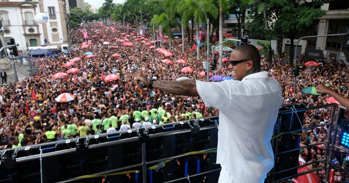 Iphan pede fim dos desfiles de blocos na Rua Primeiro de Março