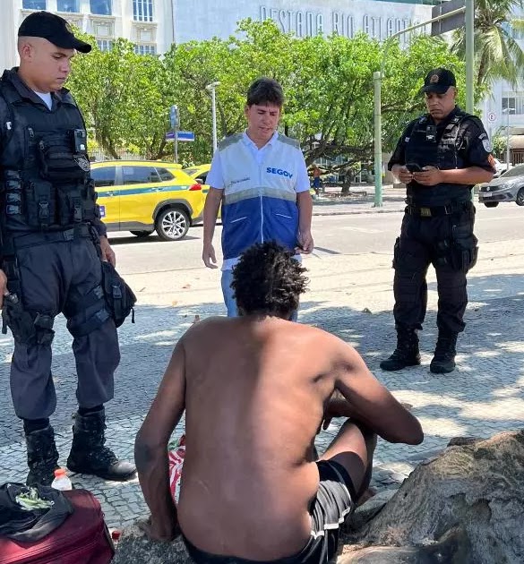 Dos 24 moradores de rua abordados em Copacabana, todos tinham passagens pela polícia