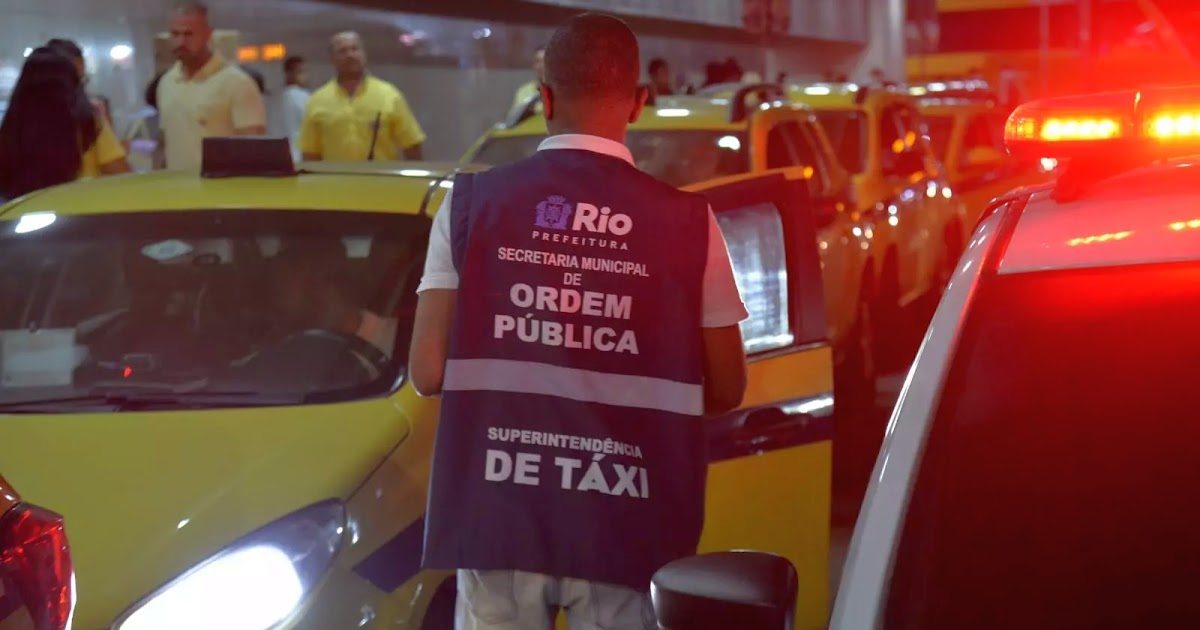 Operação para coibir irregularidades em táxis e carros de aplicativo faz 11 remoções por infrações