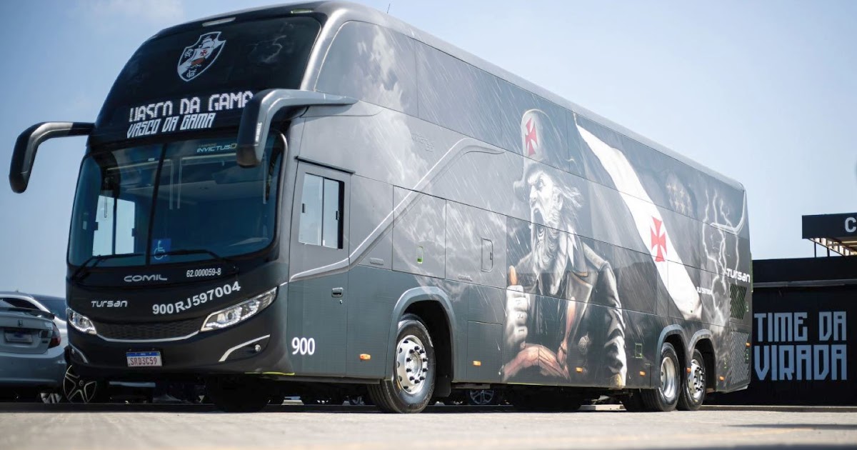 Vasco apresenta novo ônibus para o elenco profissional; Vegetti elogia a iniciativa