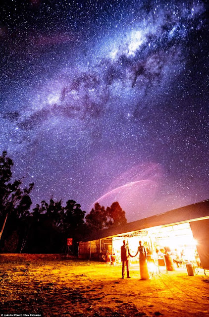 Fotógrafo capta noivos com estrelas da via láctea ao fundo