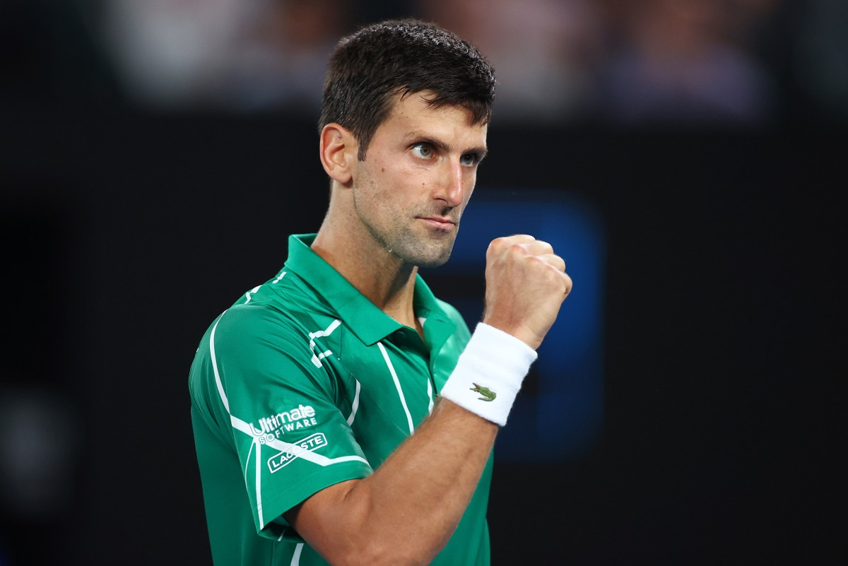 Djokovic segura bom início de Federer, vence no 50º jogo entre eles e vai à final na Austrália