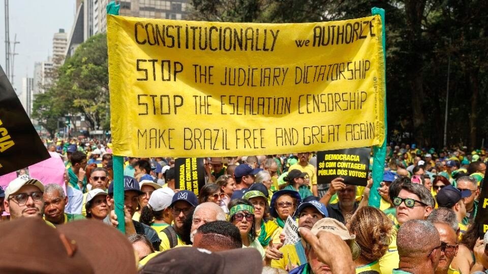 Acadêmicos escrevem carta contra a censura brasileira