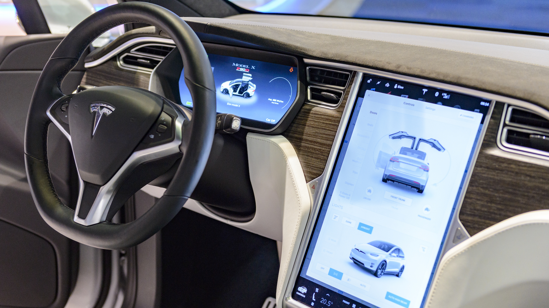 Tesla Bows to NHTSA Pressure, Recalls 135,000 Cars Over 'Inevitable' Touchscreen Failure