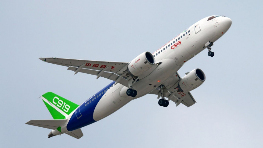 China's Boeing and Airbus Competitor COMAC Signs First Commercial Contract