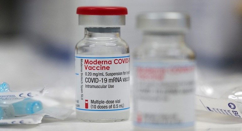 Moderna promete ao Brasil até 13 milhões de doses da vacina contra a Covid-19 ainda este ano - Rádio BandNews FM