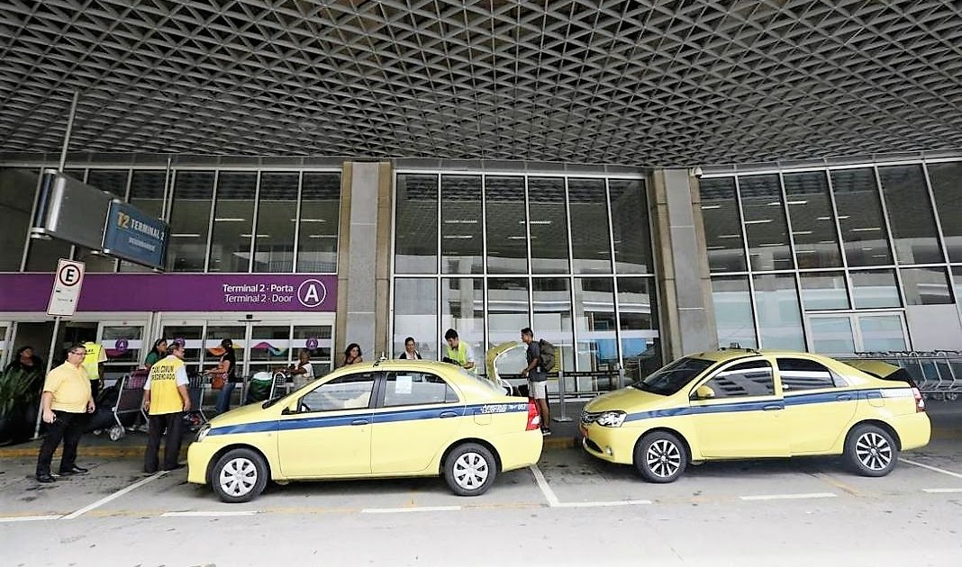 Taxista é preso por extorsão após cobrar R$ 450 de um casal de turistas