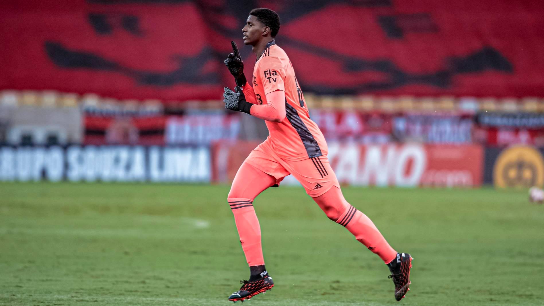 Proposta do Ajax por Hugo Souza será de R$ 27 milhões