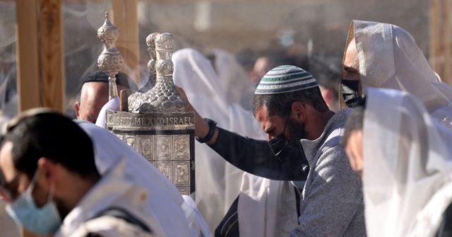 PICTURES: Israel Celebrates Passover as the Coronavirus Specter Wanes