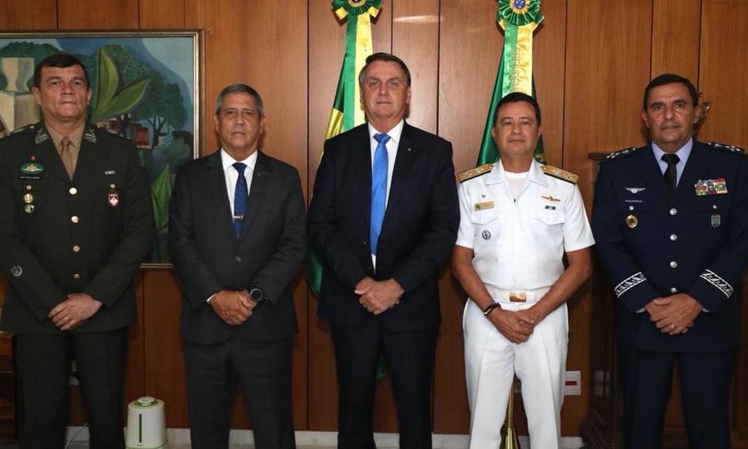 Braga Netto apresenta novos comandantes das Forças Armadas; Paulo Sérgio Nogueira assume o Exército