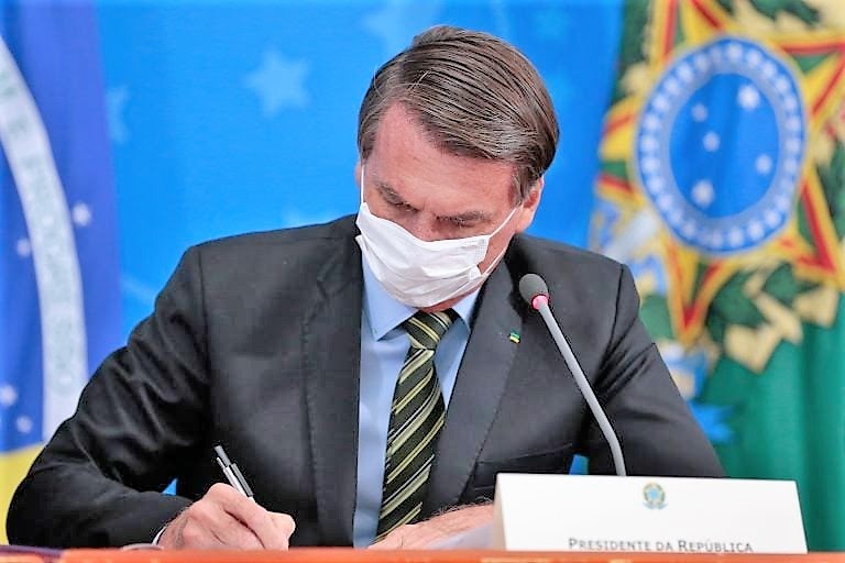 Bolsonaro comemora 1 milhão de doses aplicadas em 24 horas e diz que vacinação ‘ganha força’