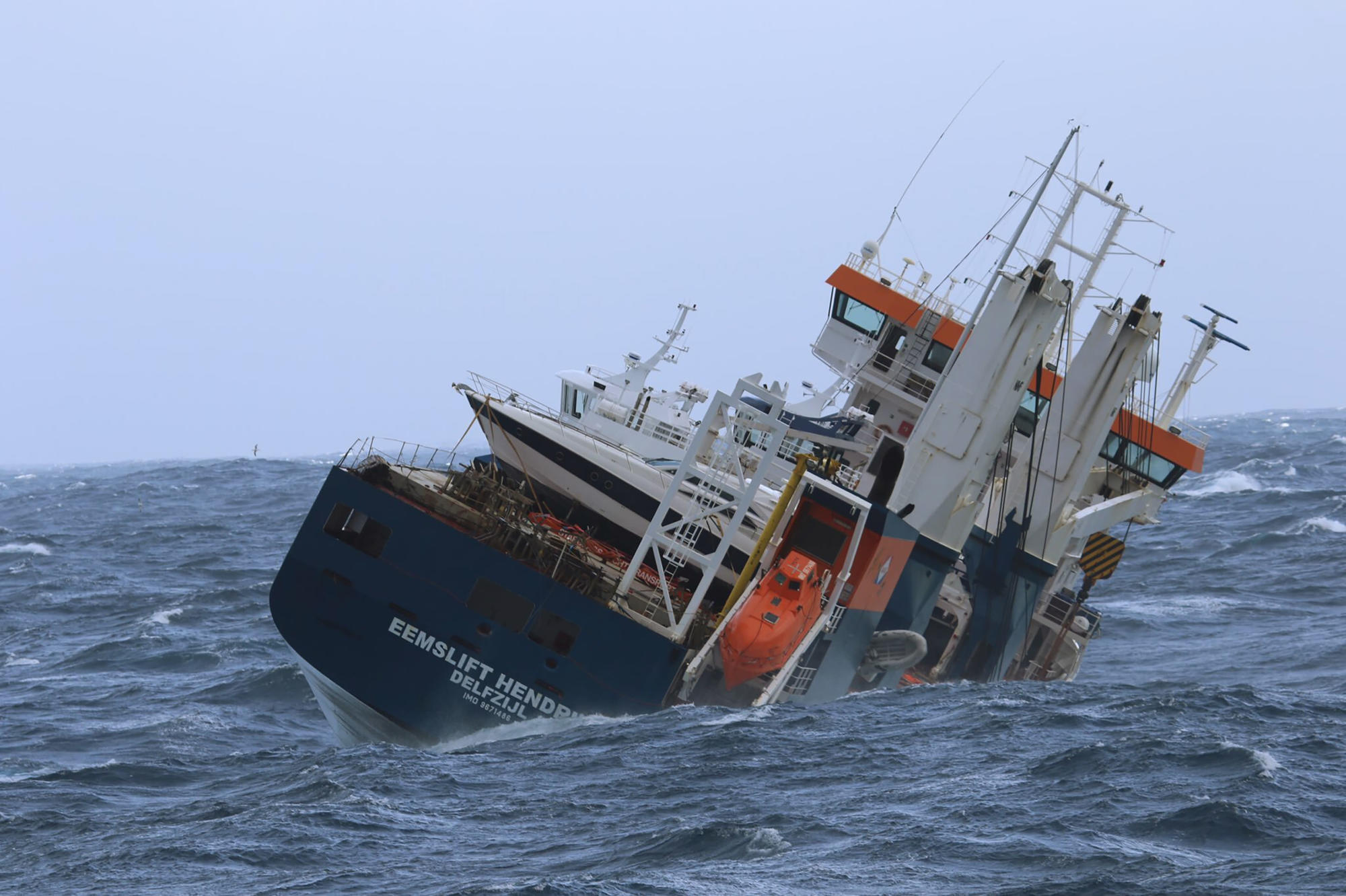 Salvage crews secure drifting Dutch cargo ship off Norway
