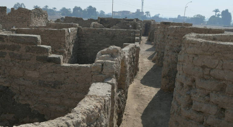 Egito descobre cidade perdida de mais de 3 mil anos de idade