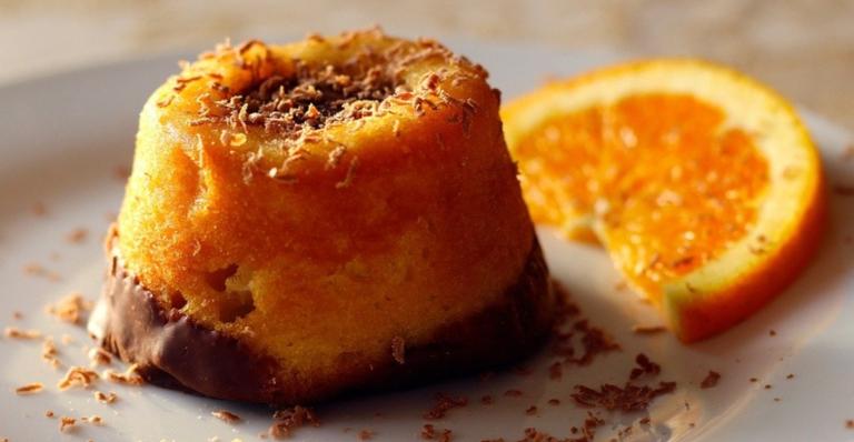 Nutricionista ensina receita de bolo de laranja de caneca pronto em 3 minutos