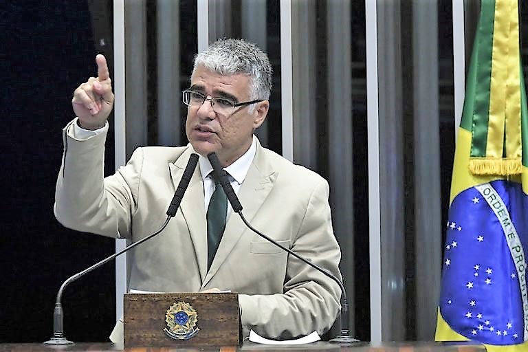 Senador consegue assinaturas para CPI da Covid que inclua governadores e prefeitos