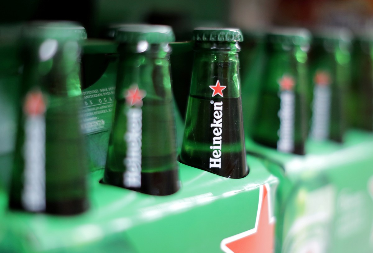 Heineken anuncia recall de garrafas de cerveja por problema em embalagem