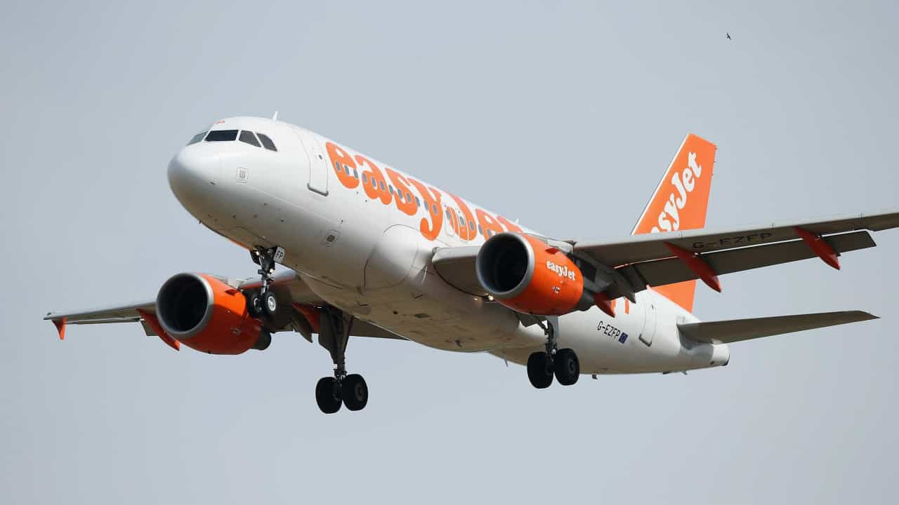 Passageiro bêbado obrigou avião a aterrar de emergência em Edimburgo