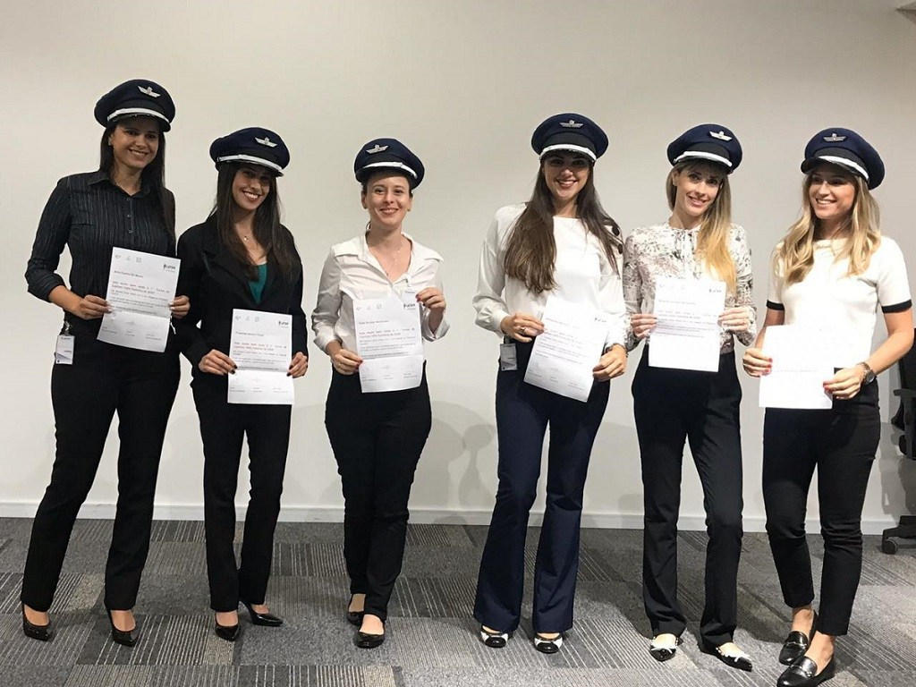 Pela primeira vez, LATAM forma uma turma de pilotos composta só por mulheres