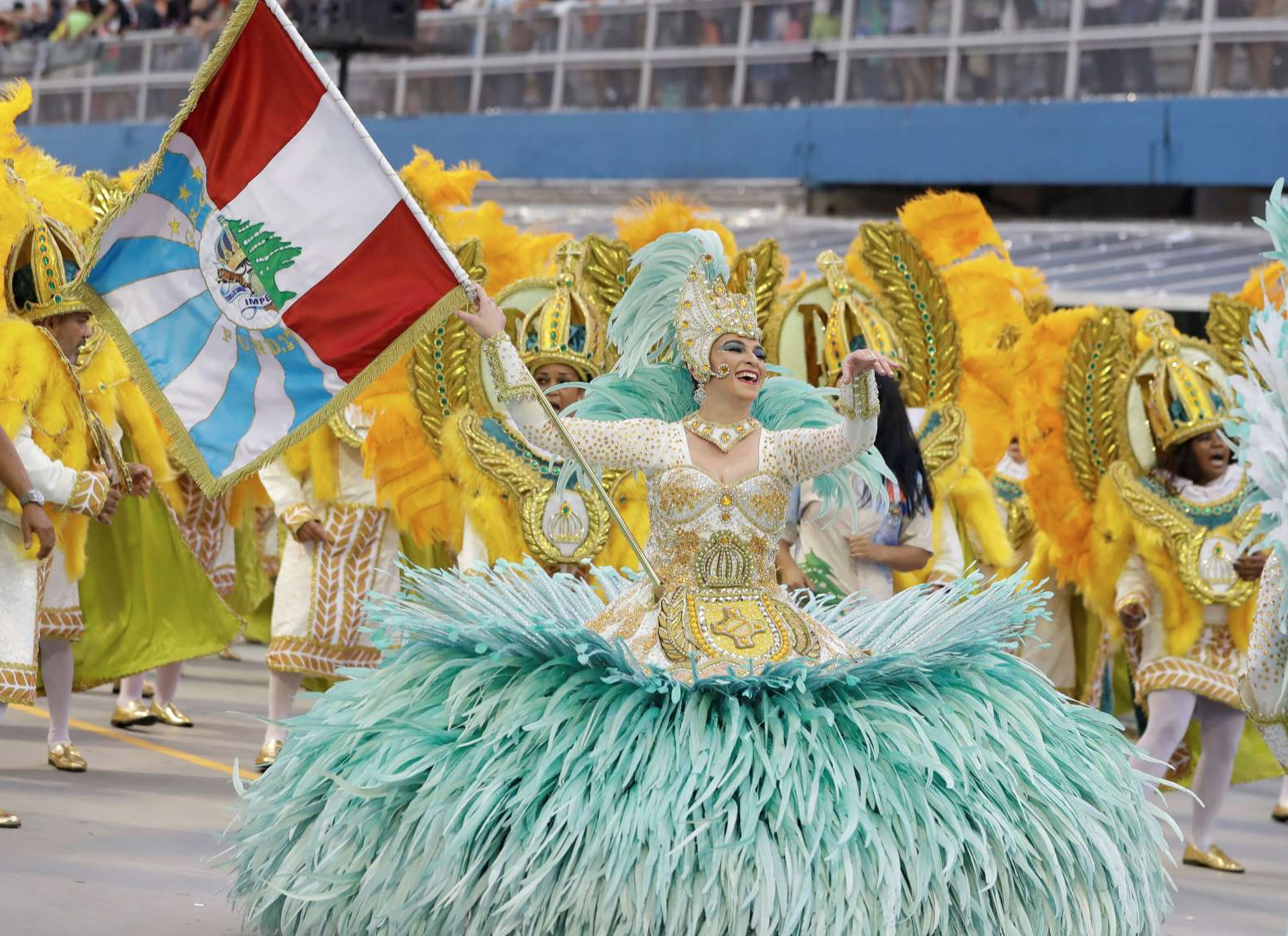 Carnival begins in Rio, but tourists will face contaminated water