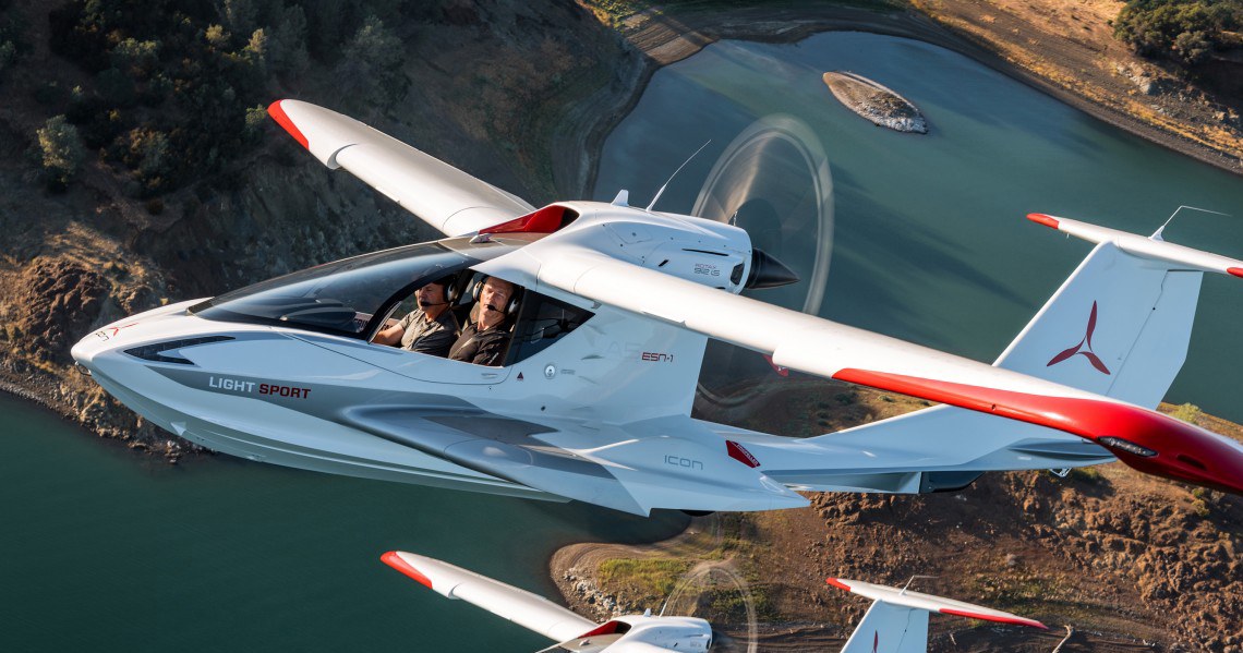 What It's Like to Fly—And Stall—In the Icon A5 Plane