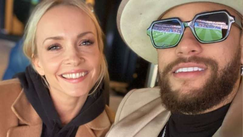 Neymar e apresentadora veem jogo juntos e fãs apontam affair