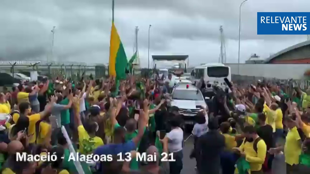 Bolsonaro é ovacionado por multidão em chegada à Maceió (AL) nesta quinta (13)