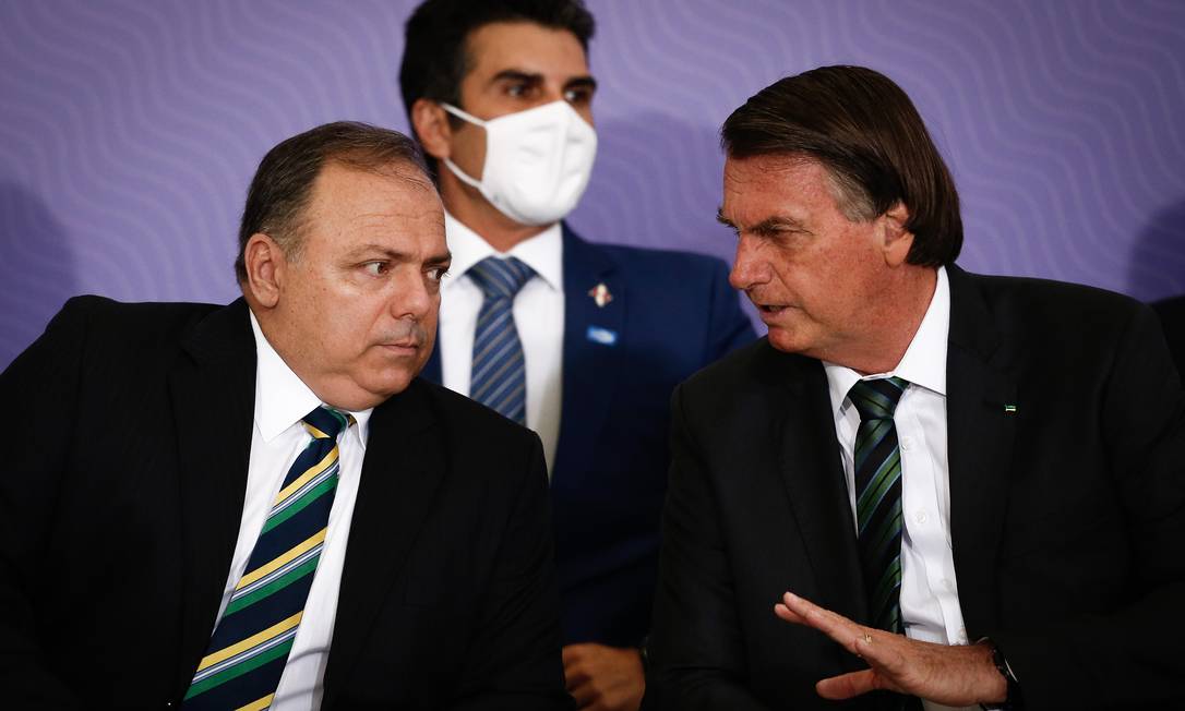 Bolsonaro participou de reunião em que governo decidiu que não haveria intervenção federal na saúde do Amazonas, diz Pazuello
