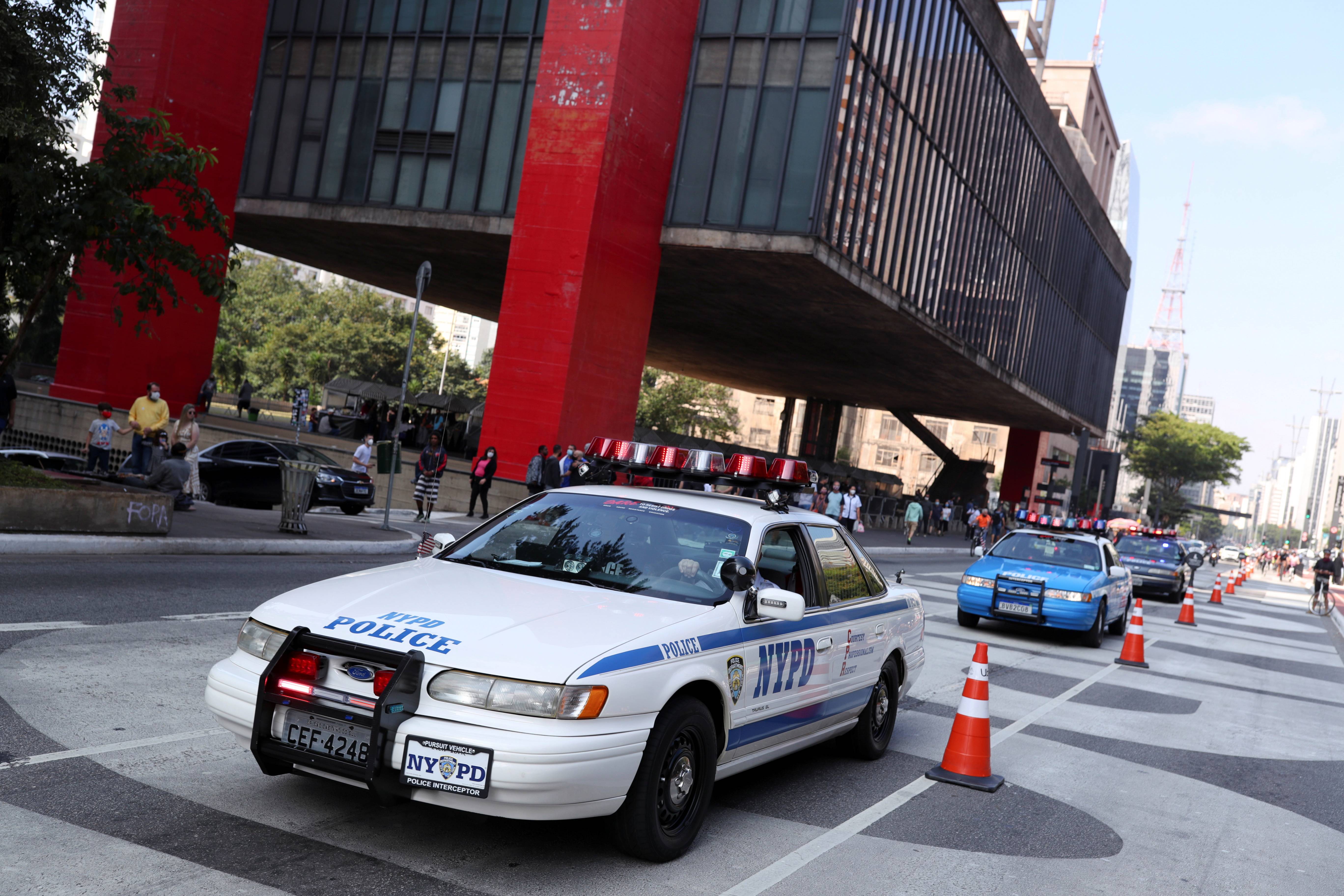 Carros e motos da polícia de Nova York chegam às ruas de São Paulo