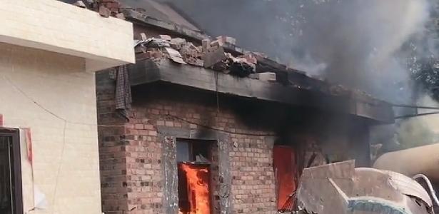 Destroços de foguete caem em cidade da China e derrubam casas