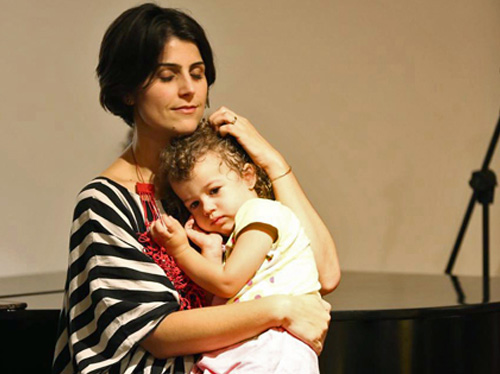 Filha de Manuela d’Ávila, de 5 anos, é ameaçada de estupro