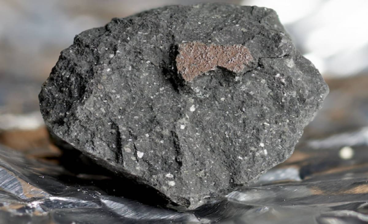 Rare UK Meteorite Dates Back to the Beginning of the Solar System, 4.5 Billion Years Ago