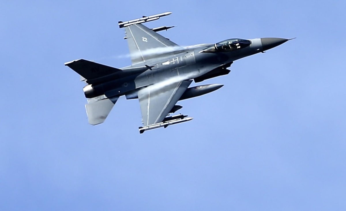 British civilian notifies operator that military plane had damage mid-takeoff