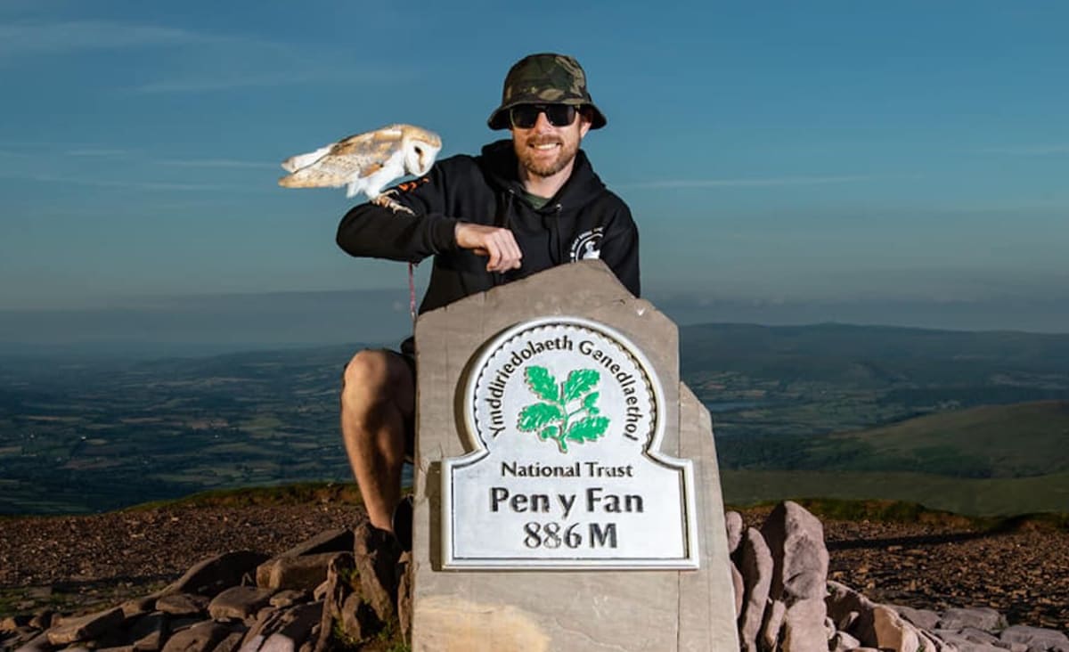 Man Hikes With Support Owl Named Louie — Inspiring Others With PTSD Along His Way
