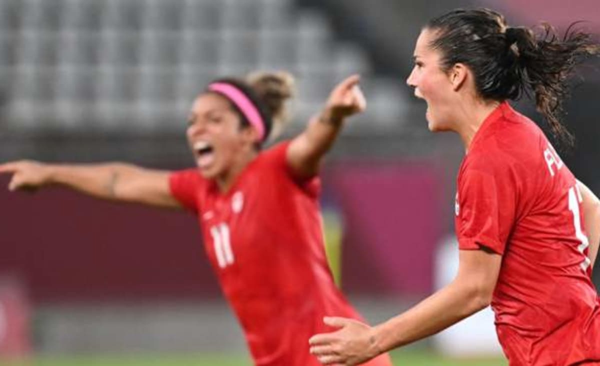 Canada upset USA to reach women's football final