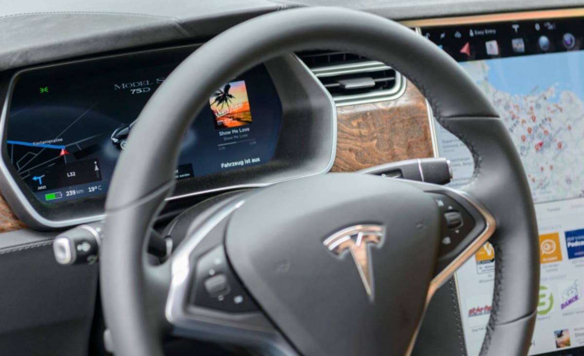 Tesla Autopilot Saves Unconscious Drunk Driver’s Life