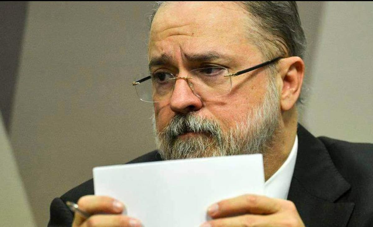Clima na PGR é de revolta com a proteção de Augusto Aras aos crimes do bolsonarismo