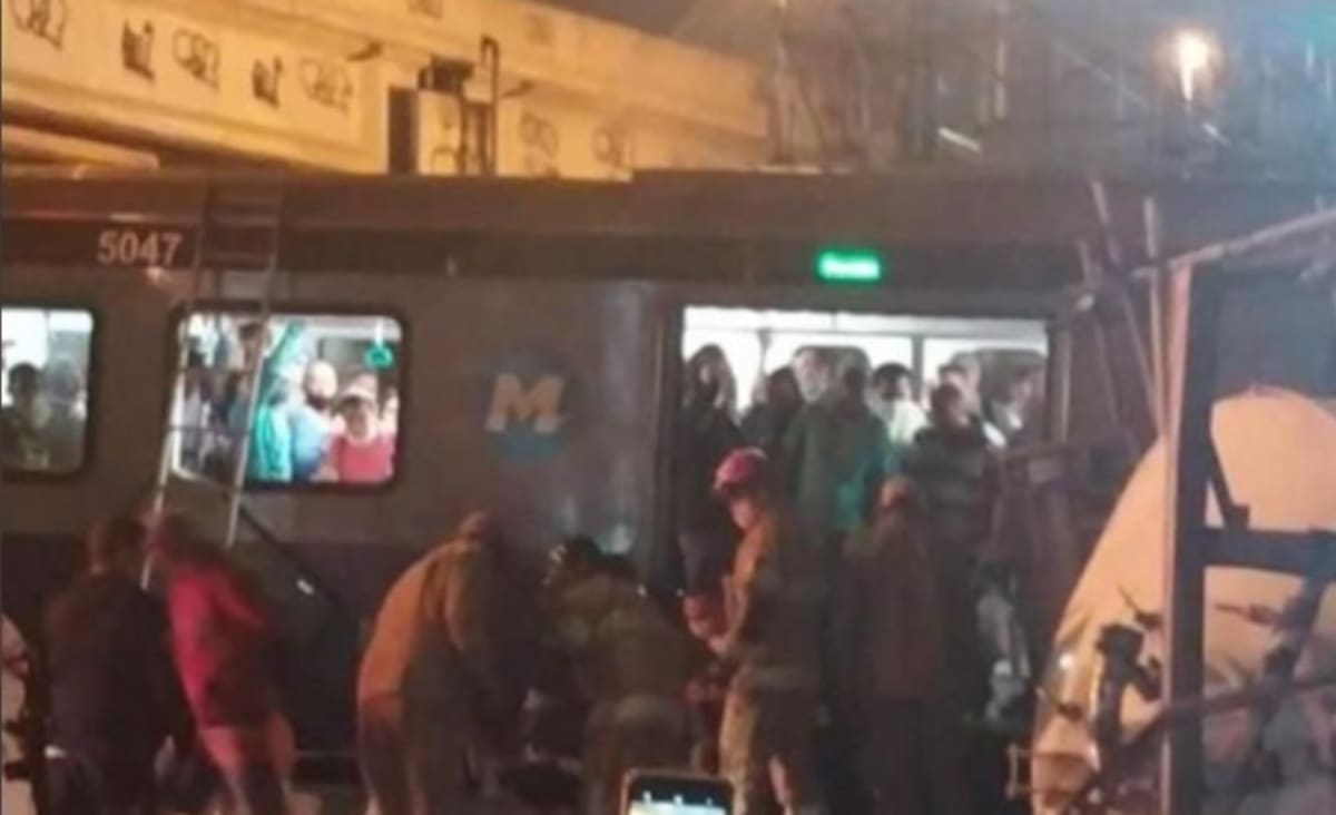 Caminhão derruba passarela e causa acidente em metrô no Rio de Janeiro