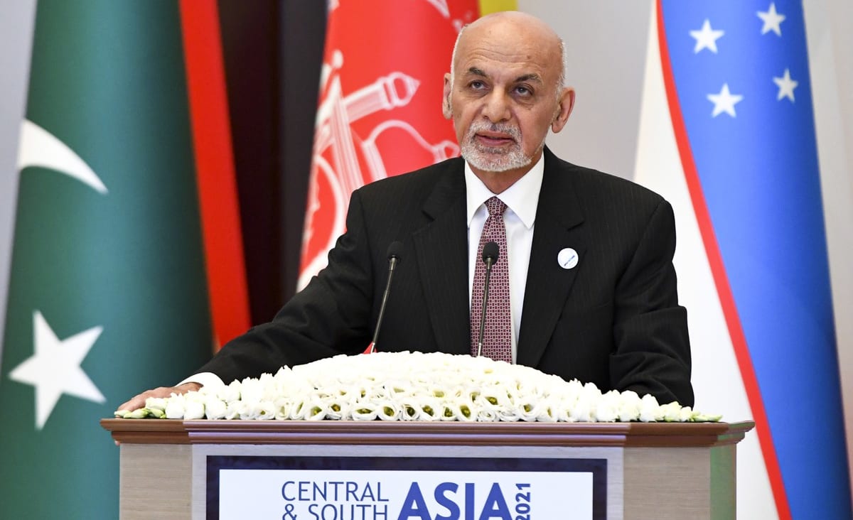 Presidente do Afeganistão deixa o país; Talibã diz que tomou controle do palácio presidencial em Cabul