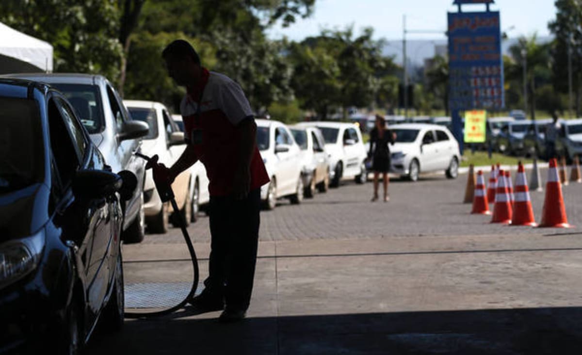 Preço do litro da gasolina já alcança R$ 7 em três Estados brasileiros