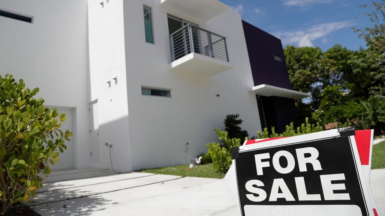 US home sales jump 1.9%, lifted by low rates, strong jobs