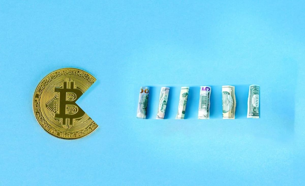 Banqueiros alertam para mudança ‘radical’ na economia: “Bitcoin e criptos podem substituir o dólar em cinco anos”