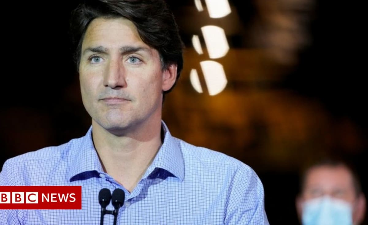 Justin Trudeau hit by stones on campaign trail